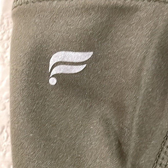 Fabletics Women’s 7/8 Leggings Medium Green Stretch Spandex Workout Athleisure - Picture 8 of 14